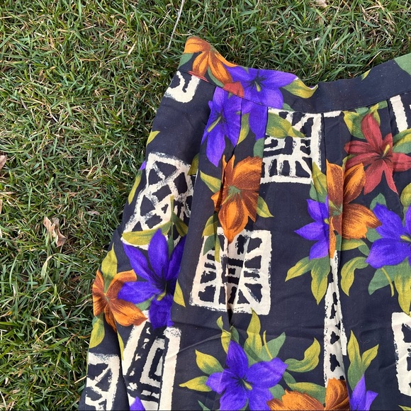 Vintage Print Shorts - Picture 2 of 3